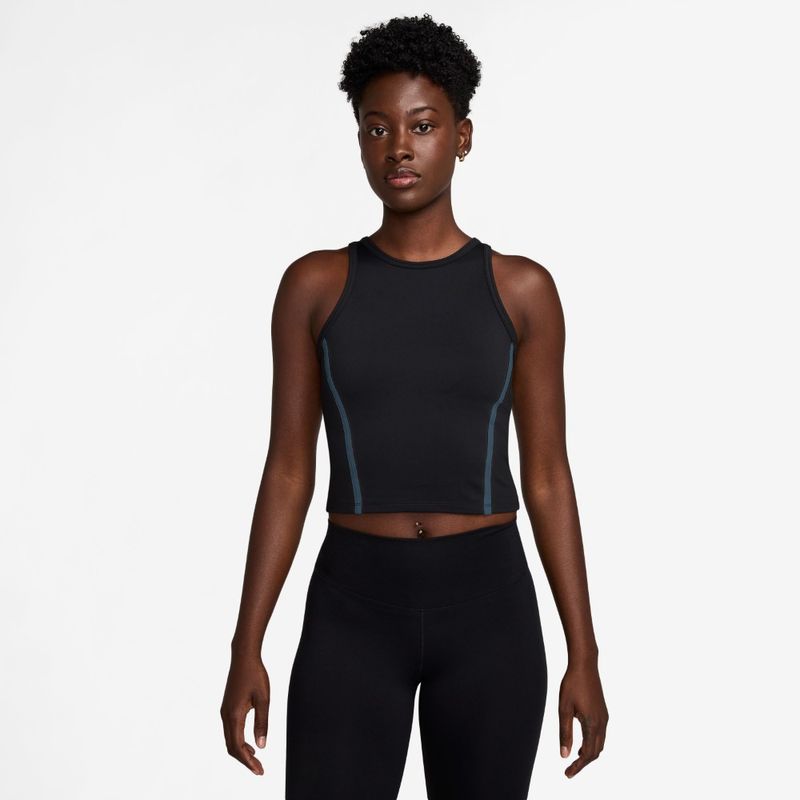 Camiseta-Manga-Sisa-nike-para-mujer-W-Nk-One-Fitted-Df-Tank-Sport-para-entrenamiento-color-negro.-Frente-Sobre-Modelo