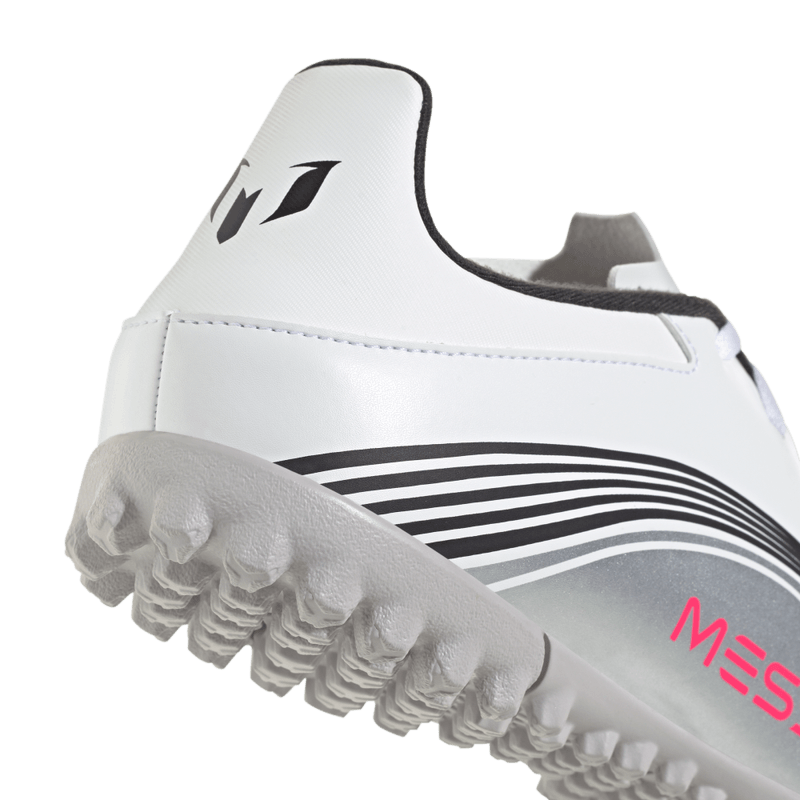 Guayos-adidas-unisex-F50-Messi-Club-Tf-para-futbol-color-blanco.-Par-Laterales