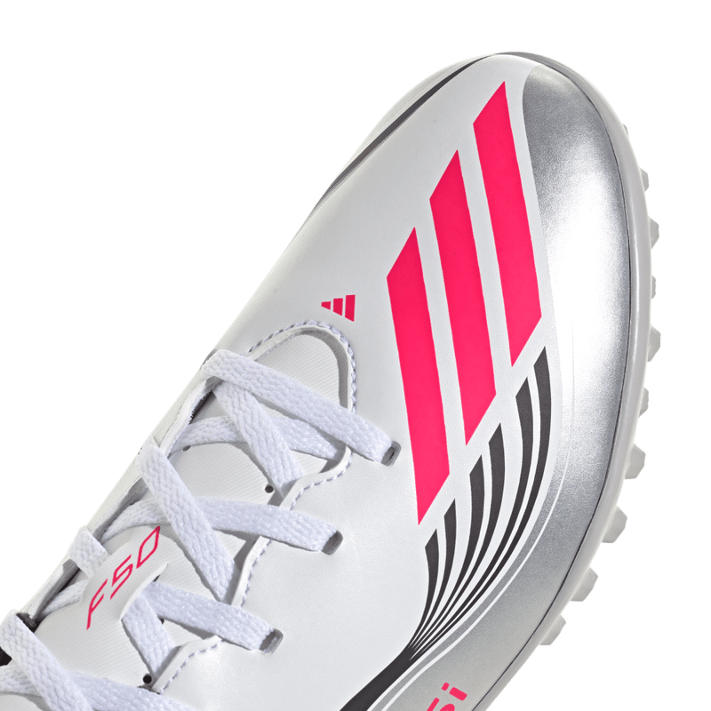 Guayos-adidas-unisex-F50-Messi-Club-Tf-para-futbol-color-blanco.-Lateral-Y-Suela