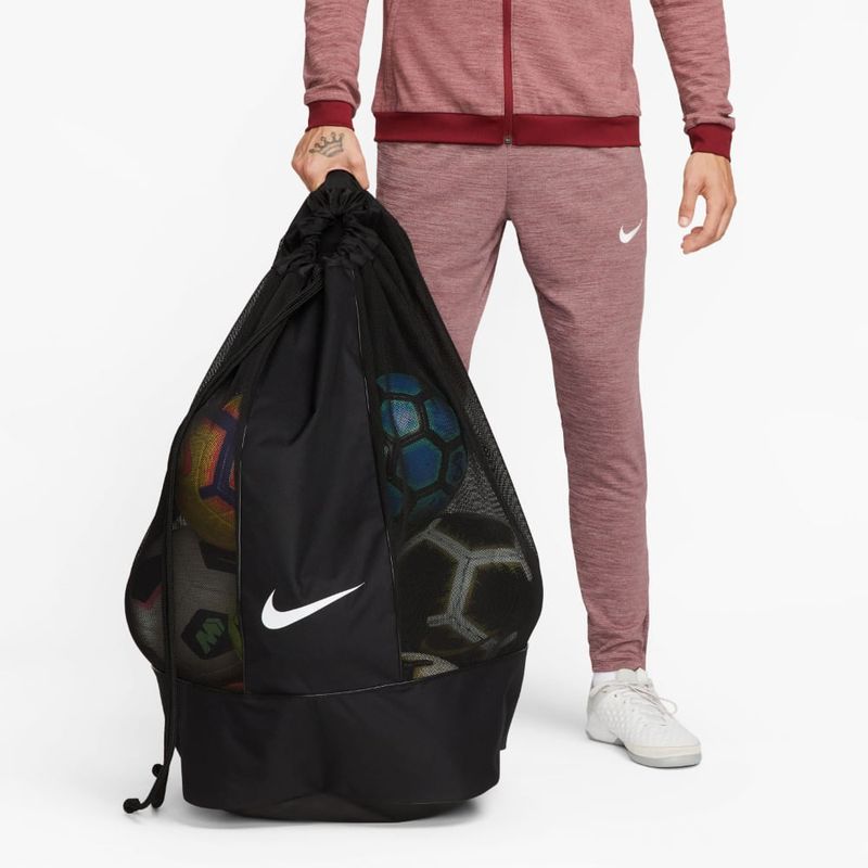 Maletin-nike-para-hombre-Nk-Club-Team-Ball-Bag-para-futbol-color-negro.-Detalle-2