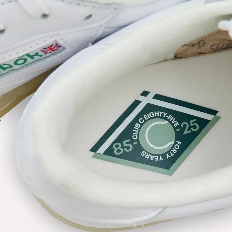 Tenis-reebok-unisex-Club-C-85-Vintage-para-moda-color-blanco.-Par-Caras-Opuestas