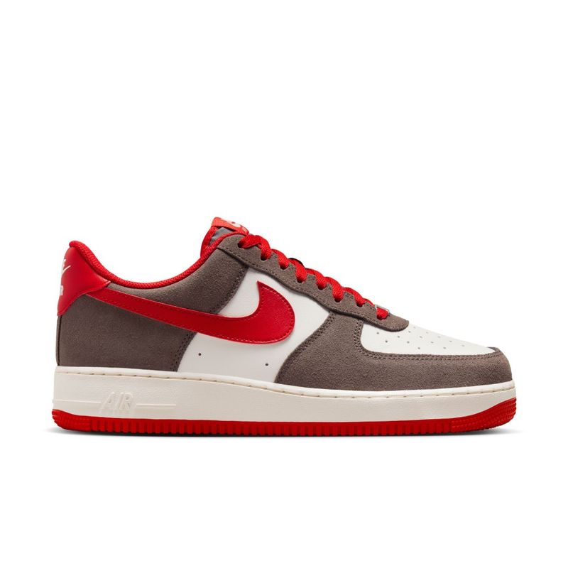 Tenis-nike-para-hombre-Air-Force-1-07-Lv8-Rugby-para-moda-color-cafe.-Lateral-Externa-Derecha