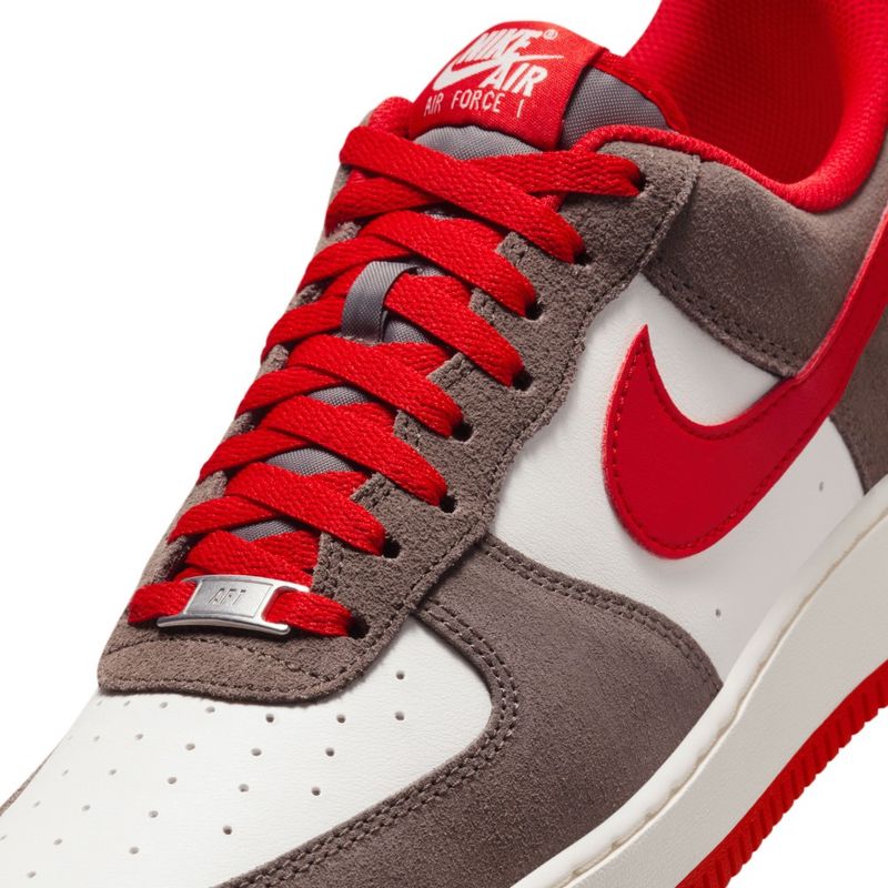 Tenis-nike-para-hombre-Air-Force-1-07-Lv8-Rugby-para-moda-color-cafe.-Detalle-1