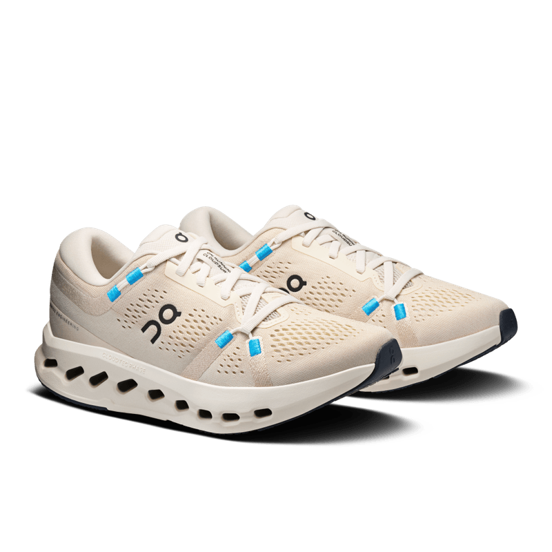 Tenis-on-para-mujer-Cloudsurfer-2-para-correr-color-gris.-Par-Alineados-