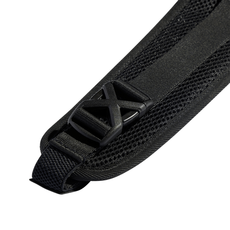 Canguro-adidas-unisex-Run-Bot-B-para-correr-color-negro.-Detalle-2
