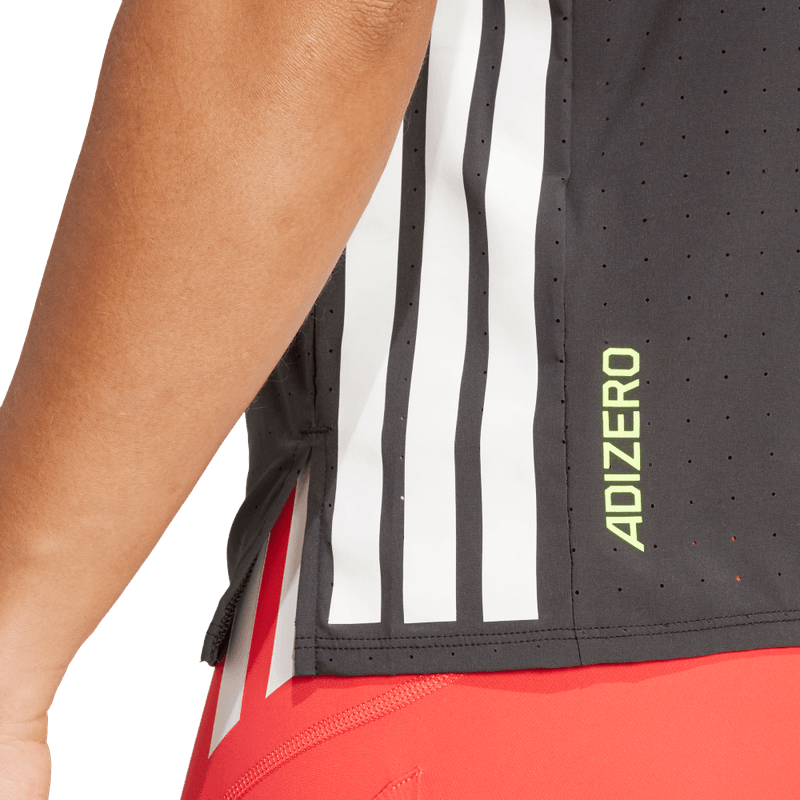 Camiseta-Manga-Corta-adidas-para-mujer-Adizero-Tee-W-para-correr-color-negro.-Detalle-1