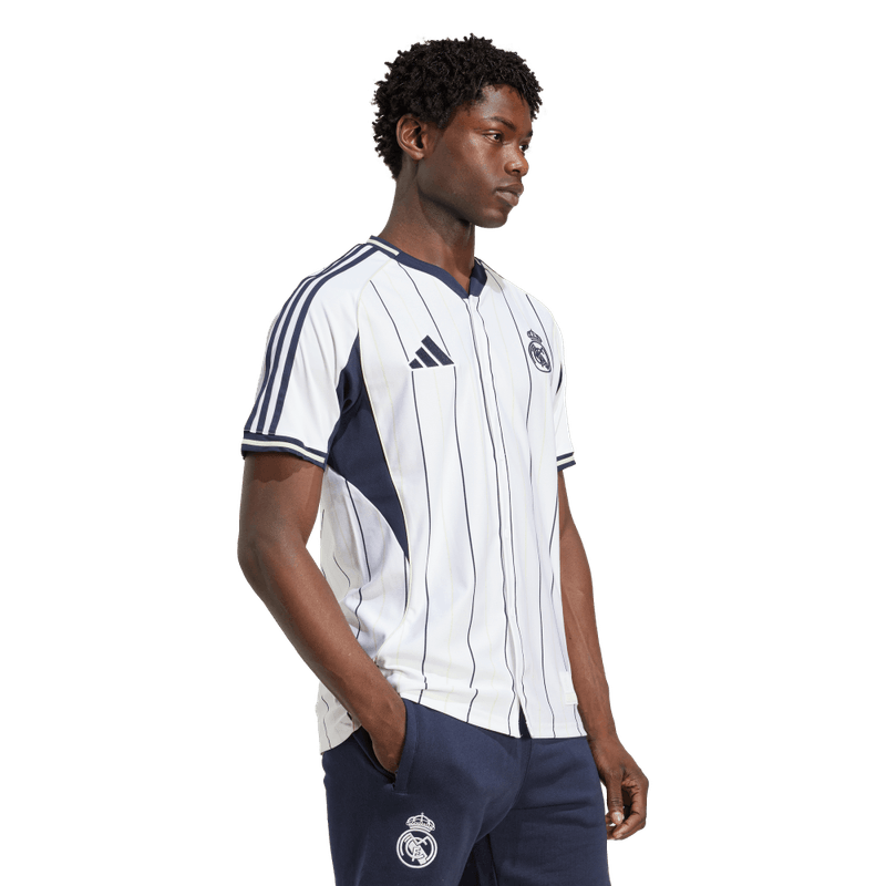 Camiseta-Manga-Corta-adidas-para-hombre-Real-Madrid-Us-Shirt-para-futbol-color-blanco.-Reverso-Sin-Modelo