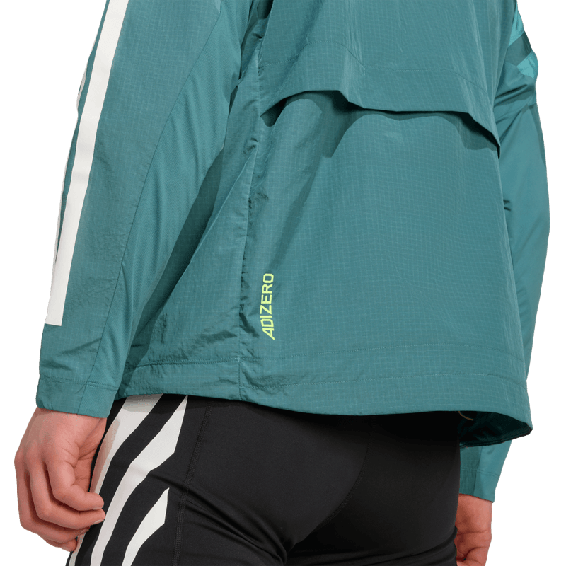 Chaqueta-adidas-para-hombre-Adizero-A-Jkt-M-para-correr-color-azul.-Detalle-Reflectivo-Modelo