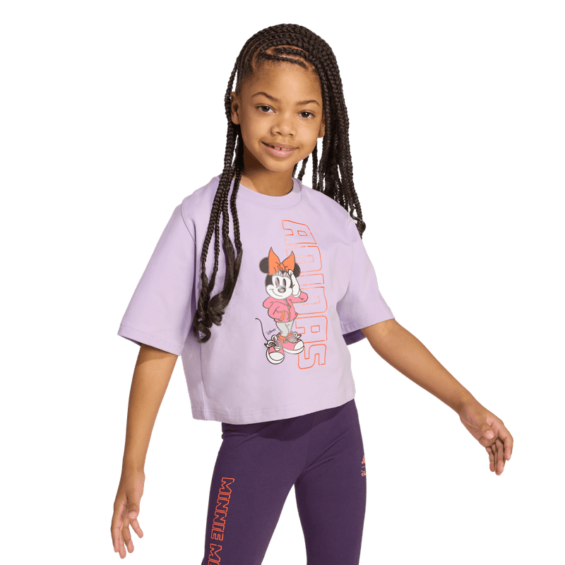Camiseta-Manga-Corta-adidas-para-niña-Lg-Dy-Mi-T-para-moda-color-morado.-Frente-Sobre-Modelo