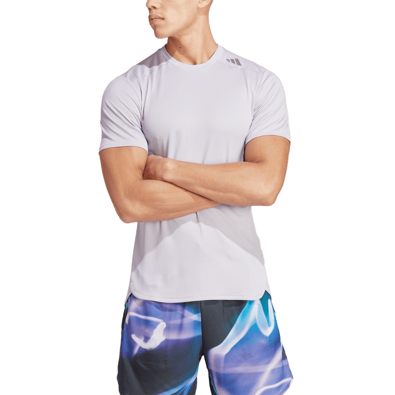 Camiseta-Manga-Corta-adidas-para-hombre-D4T-Hr-Hiit-Tee-para-entrenamiento-color-morado.-Frontal-Sobre-Modelo