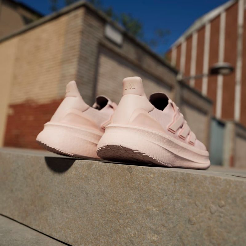 Tenis-adidas-para-mujer-Ultraboost-5-W-para-correr-color-rosado.-Mktg-Vista-5