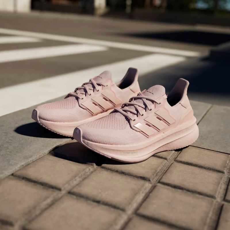 Tenis-adidas-para-mujer-Ultraboost-5-W-para-correr-color-rosado.-Mktg-Vista-4