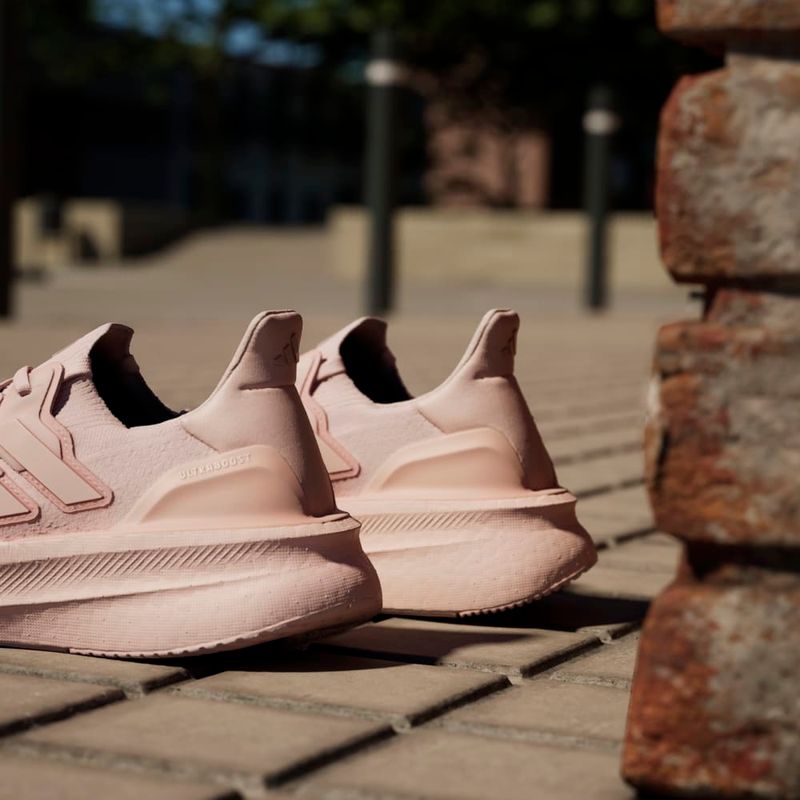 Tenis-adidas-para-mujer-Ultraboost-5-W-para-correr-color-rosado.-Mktg-Vista-9
