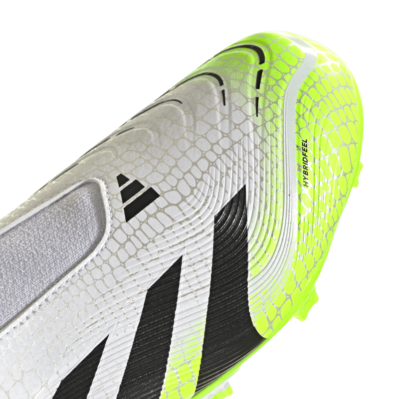 Guayos-adidas-para-niño-Predator-League-Ll-para-futbol-color-blanco.-Lateral-Y-Suela