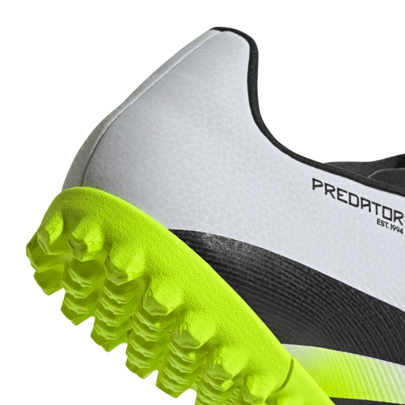 Guayos-adidas-unisex-Predator-Club-Tf-para-futbol-color-blanco.-Par-Laterales