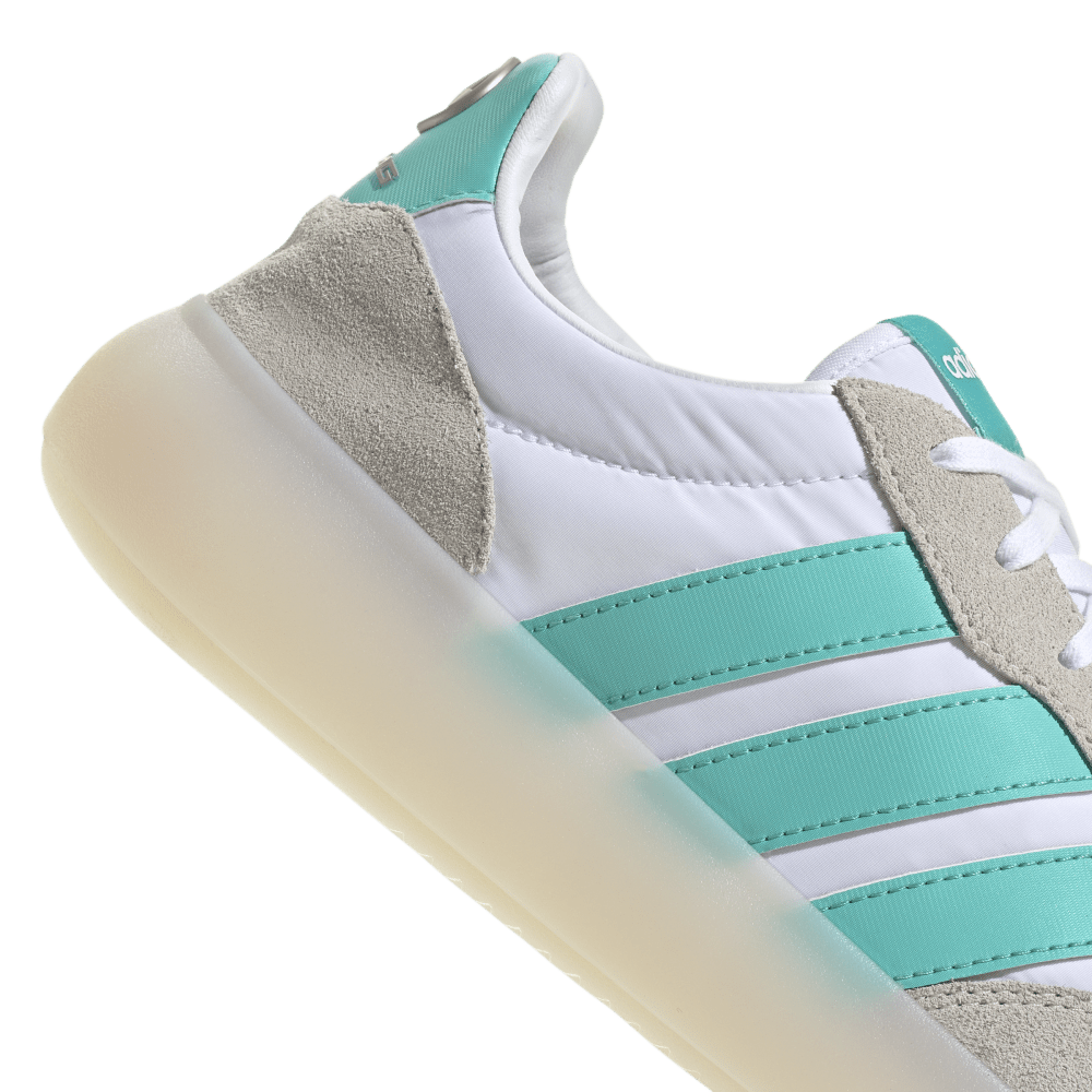 Tenis-adidas-unisex-Barreda-Decode-Mer-para-moda-color-blanco.-Lateral-Y-Suela