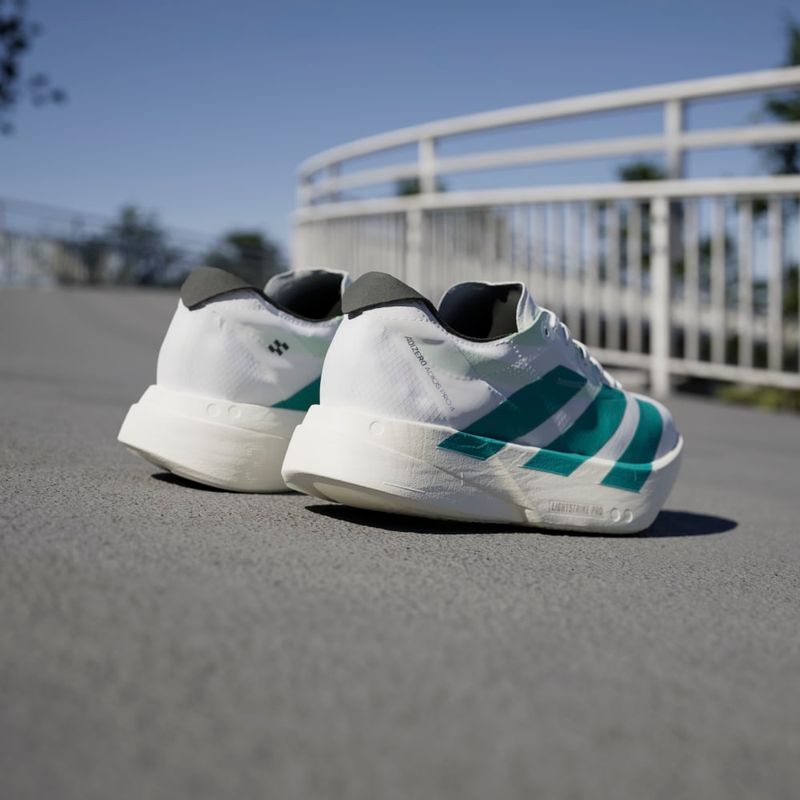 Tenis-adidas-para-mujer-Adizero-Adios-Pro-4-para-correr-color-blanco.-Mktg-Vista-30