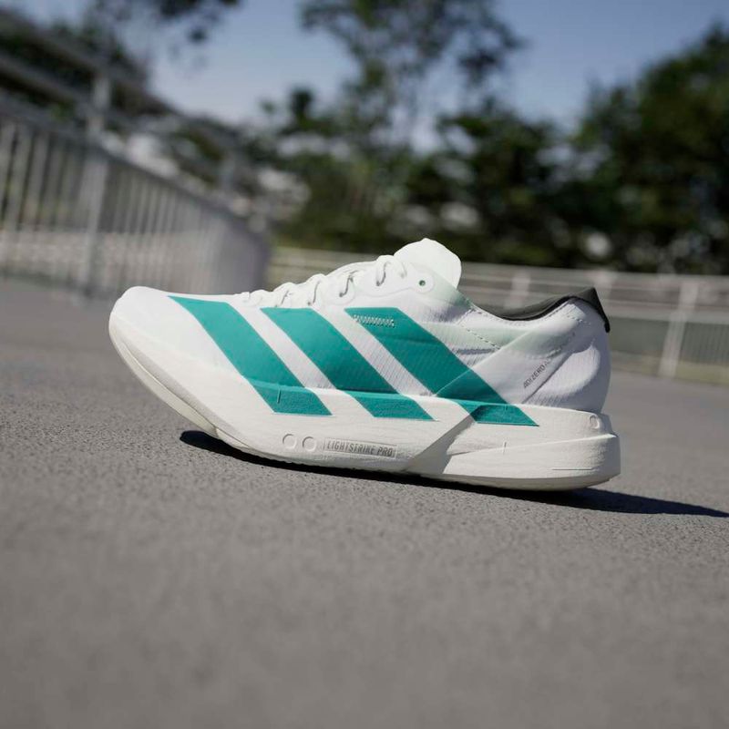Tenis-adidas-para-mujer-Adizero-Adios-Pro-4-para-correr-color-blanco.-Mktg-Vista-36