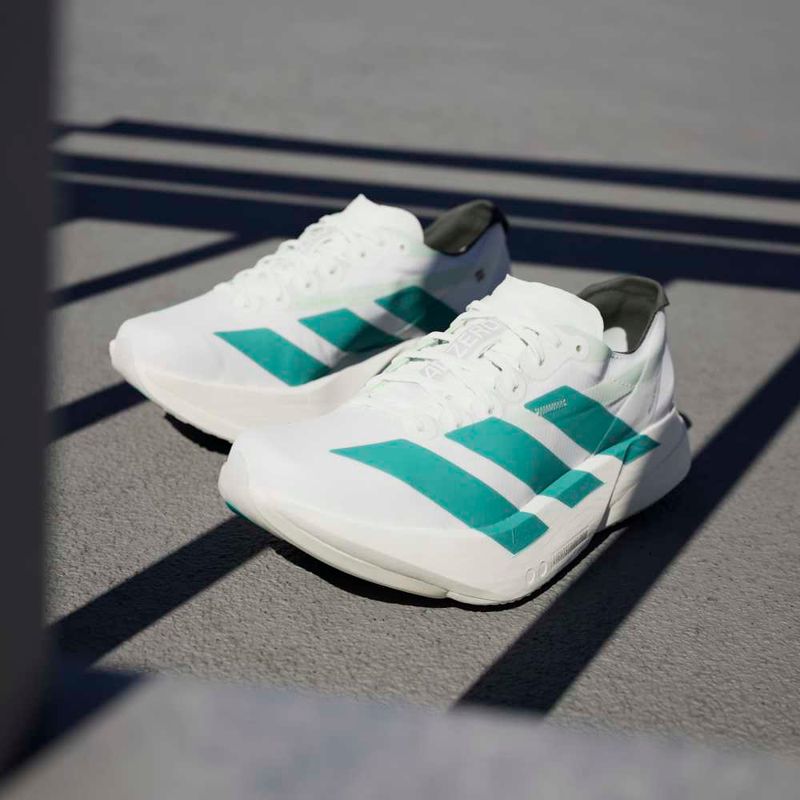 Tenis-adidas-para-mujer-Adizero-Adios-Pro-4-para-correr-color-blanco.-Mktg-Vista-41