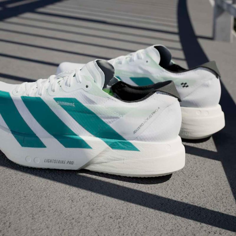 Tenis-adidas-para-mujer-Adizero-Adios-Pro-4-para-correr-color-blanco.-Mktg-Vista-46