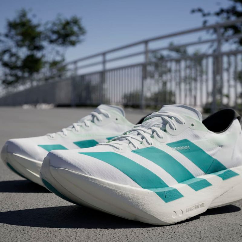 Tenis-adidas-para-hombre-Adizero-Adios-Pro-4-para-correr-color-blanco.-Mktg-Vista-45