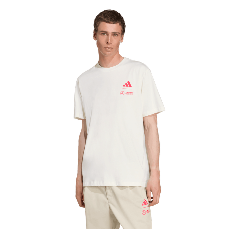 Camiseta-Manga-Corta-adidas-para-hombre-Mer-Sp-Gfxtee-M-para-moda-color-blanco.-Frente-Sobre-Modelo