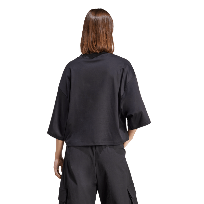 Camiseta-Manga-Corta-adidas-para-mujer-W-Ce-Q2-Tee-para-moda-color-negro.-Frente-Sin-Modelo