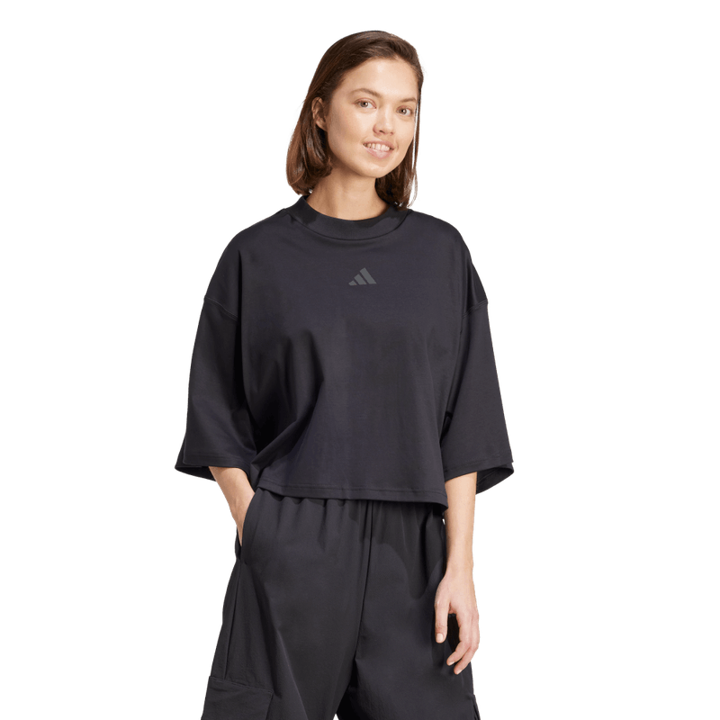 Camiseta-Manga-Corta-adidas-para-mujer-W-Ce-Q2-Tee-para-moda-color-negro.-Reverso-Sin-Modelo