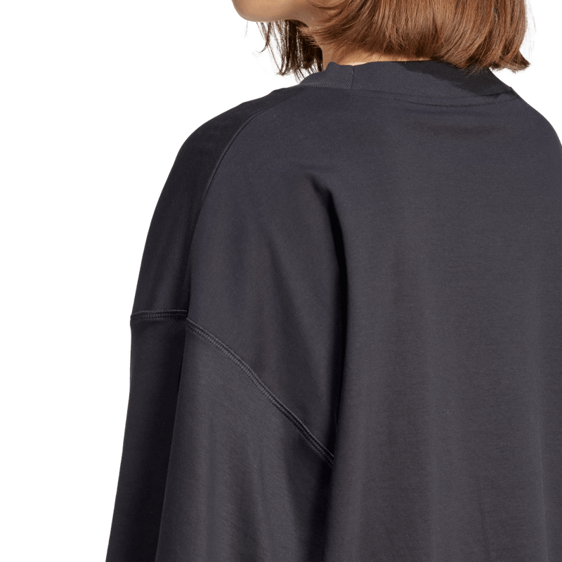 Camiseta-Manga-Corta-adidas-para-mujer-W-Ce-Q2-Tee-para-moda-color-negro.-Detalle-Reflectivo-Modelo