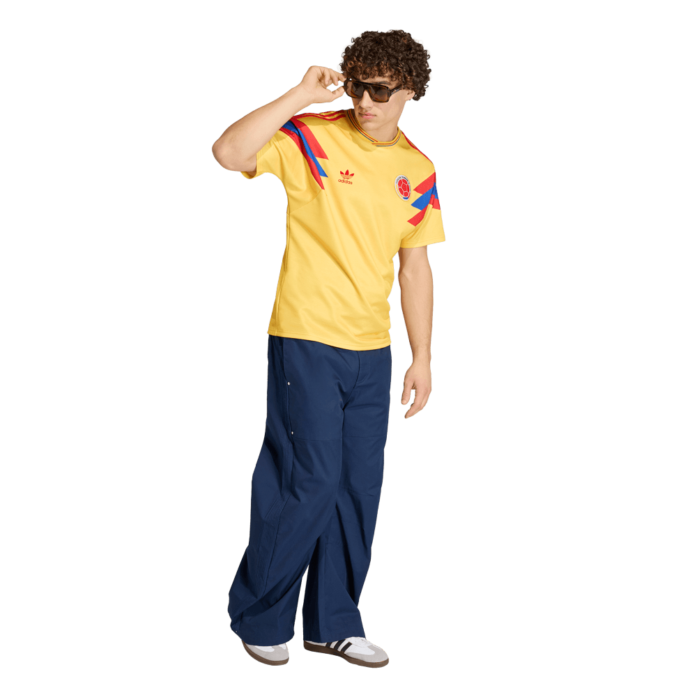 JN3713_5_APPAREL_On-Model_Walking-View_transparent