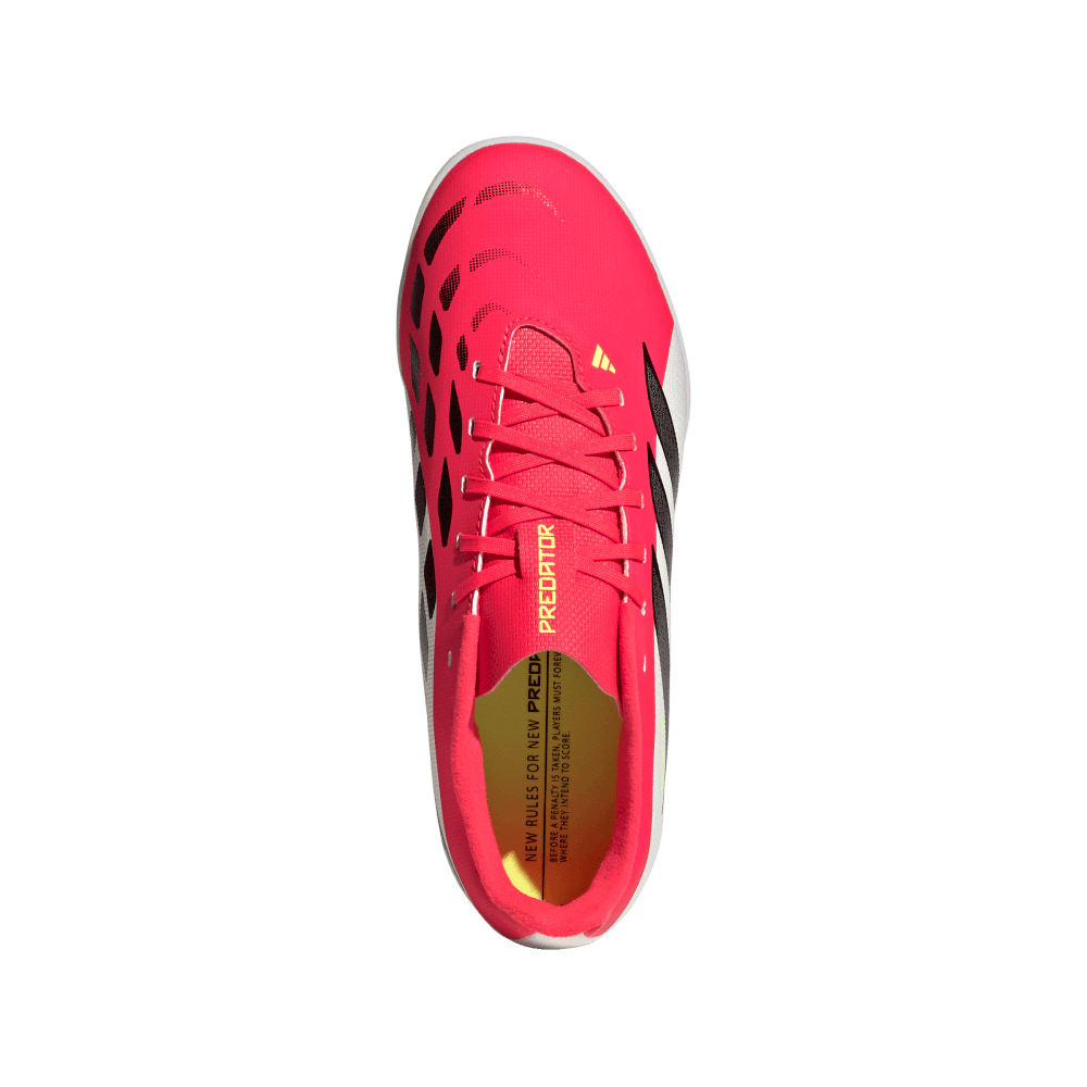 Guayos-adidas-para-niño-Predator-Club-Tf-J-para-futbol-color-rojo.-Vista-Lateral-Pares