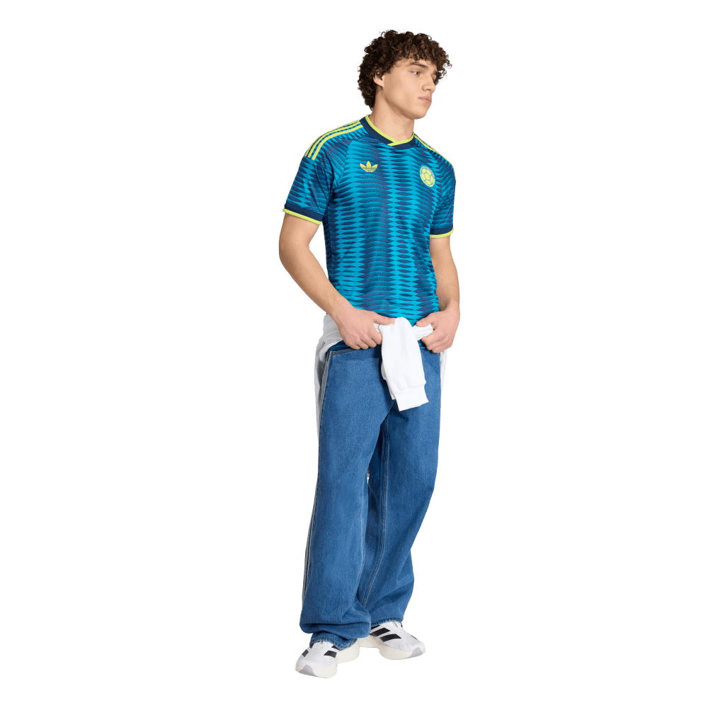 JL6974_6_APPAREL_On-Model_Walking-View_transparent