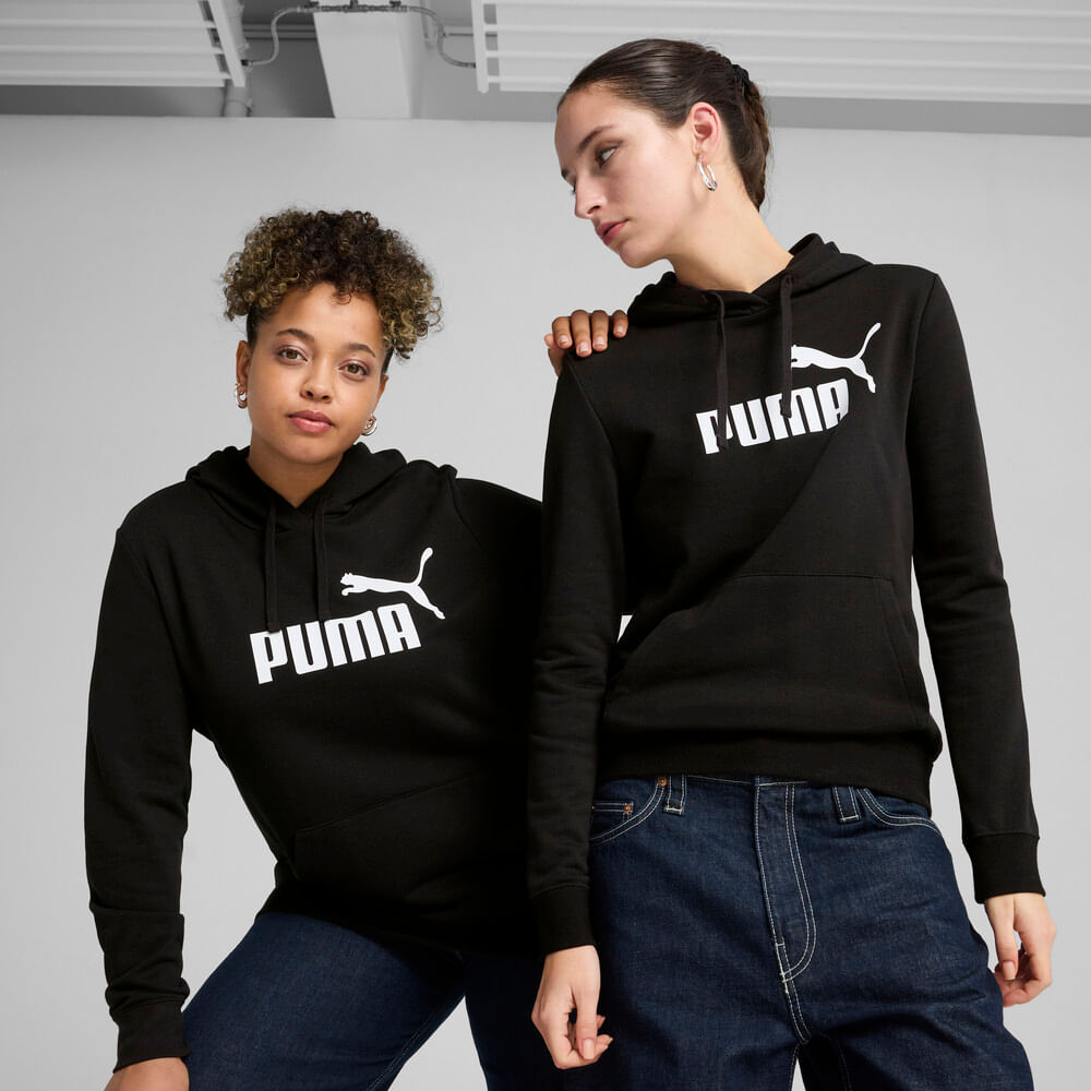 Hoodie-puma-para-mujer-Ess-No.-1-Logo-Hoodie-Tr-W-para-moda-color-negro.-Frente-Con-Modelo