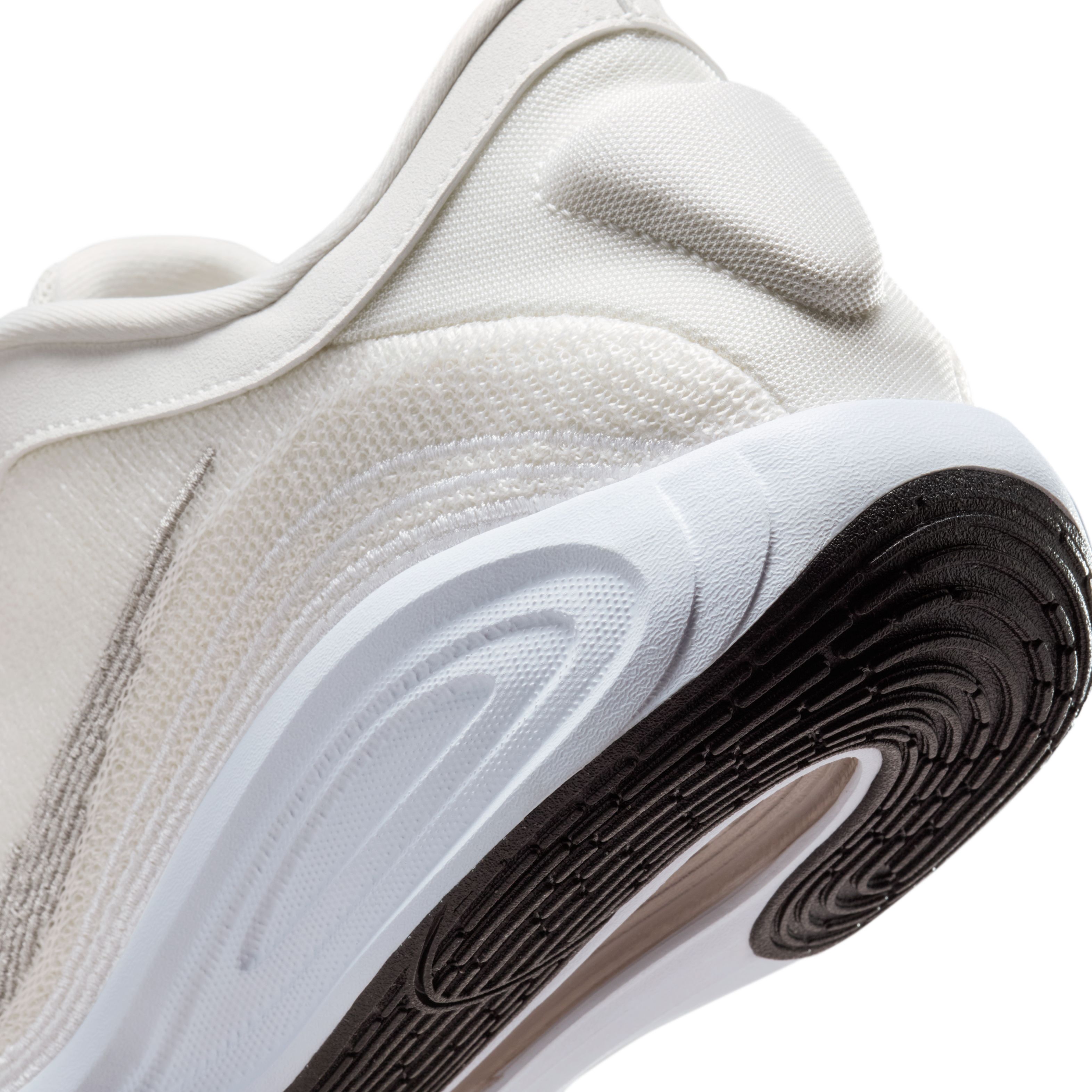 Tenis-nike-para-hombre-G.T.-Hustle-Academy-para-baloncesto-color-blanco.-Talon