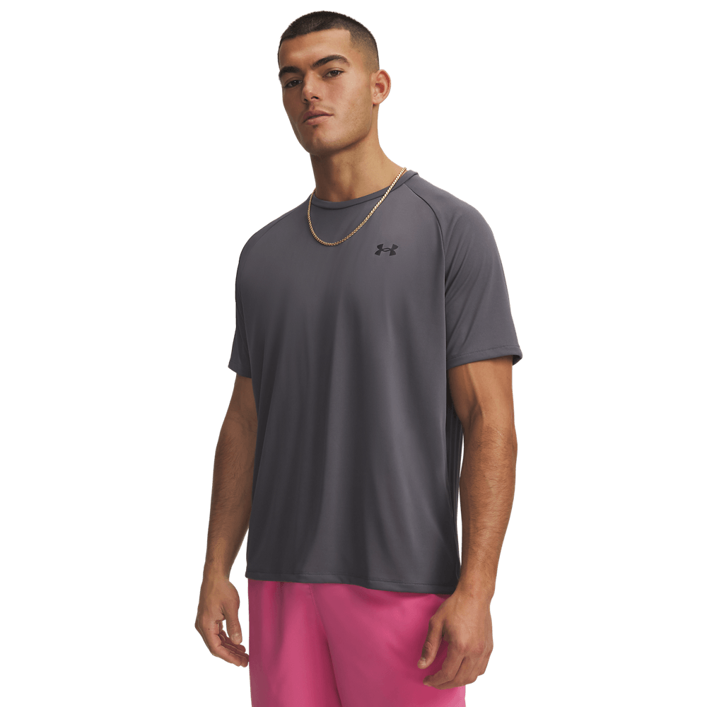 Camiseta-Manga-Corta-under-armour-para-hombre-Ua-Tech-2.0-Ss-Tee-para-entrenamiento-color-gris.-Frente-Sobre-Modelo