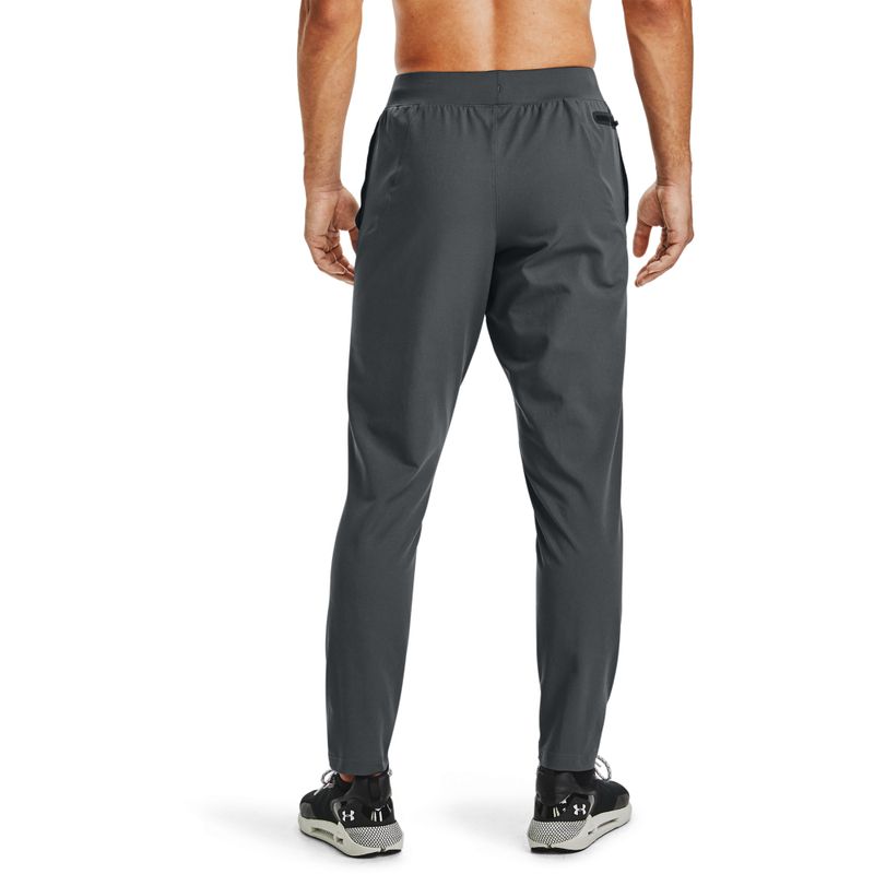 Pantalon-under-armour-para-hombre-Ua-Flex-Woven-Tapered-Pants-para-entrenamiento-color-gris.-Reverso-Sobre-Modelo