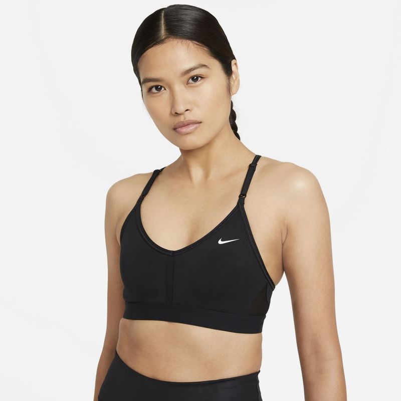 Top-nike-para-mujer-W-Nk-Indy-Bra-V-Neck-para-entrenamiento-color-negro.-Frente-Sobre-Modelo
