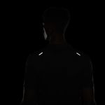 Camiseta-Manga-Corta-nike-para-hombre-M-Nk-Rise-365-Ss-Wr-Gx-para-correr-color-negro.-Reflectores