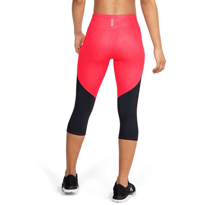 Capri-under-armour-para-mujer-W-Ua-Fly-Fast-Printed-Speed-Capri-para-correr-color-rojo.-Reverso-Sobre-Modelo