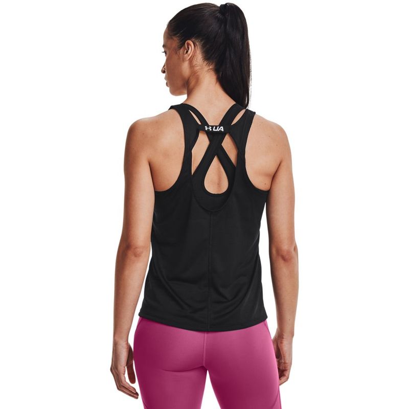 Camiseta-Manga-Sisa-under-armour-para-mujer-Ua-Fly-By-Tank-para-correr-color-negro.-Reverso-Sobre-Modelo