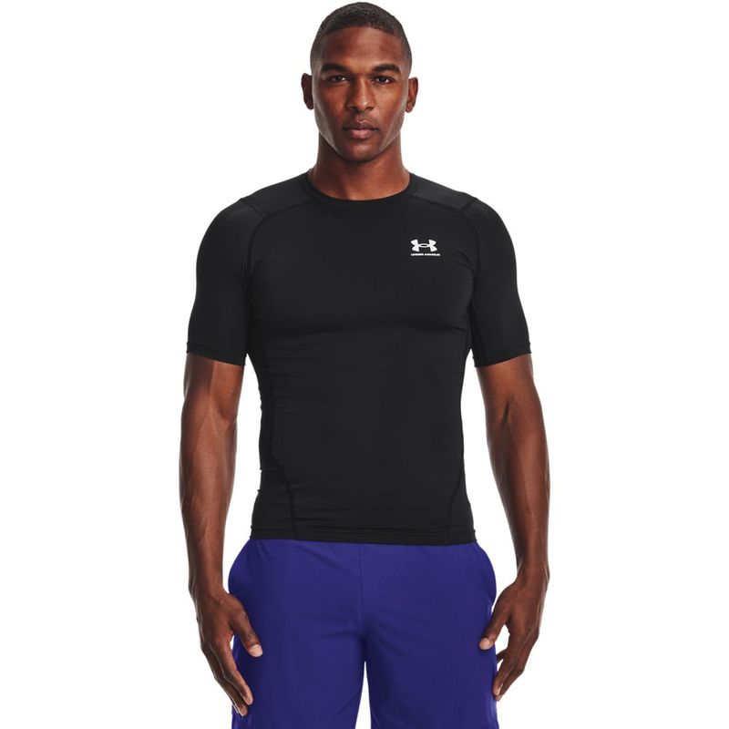 Camiseta-De-Compresion-under-armour-para-hombre-Ua-Hg-Armour-Comp-Ss-para-entrenamiento-color-negro.-Frente-Sobre-Modelo