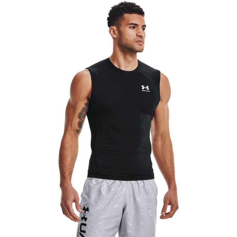 Camiseta-De-Compresion-under-armour-para-hombre-Ua-Hg-Armour-Comp-Sl-para-entrenamiento-color-negro.-Frente-Sobre-Modelo