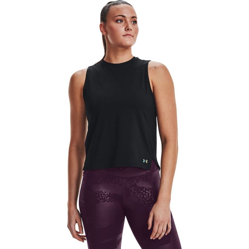 Camiseta-Manga-Sisa-under-armour-para-mujer-Ua-Rush-Tank-para-entrenamiento-color-negro.-Frente-Sobre-Modelo