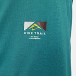 Camiseta-Manga-Corta-nike-para-hombre-U-Nk-Df-Tee-Db-Trail-Ssnl-para-correr-color-azul.-Zoom-Frontal-Sobre-Modelo