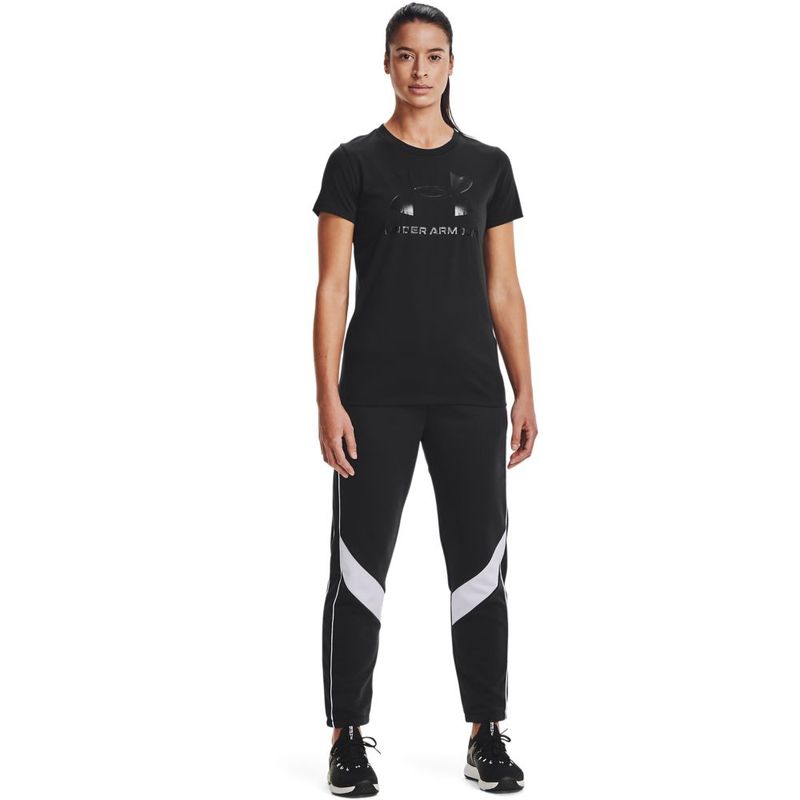 Camiseta-Manga-Corta-under-armour-para-mujer-Live-Sportstyle-Graphic-Ssc-para-entrenamiento-color-negro.-Outfit-Completo