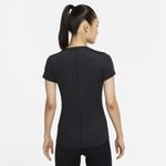Camiseta-Manga-Corta-nike-para-mujer-W-Nk-One-Df-Ss-Slim-Top-para-entrenamiento-color-gris.-Reverso-Sobre-Modelo