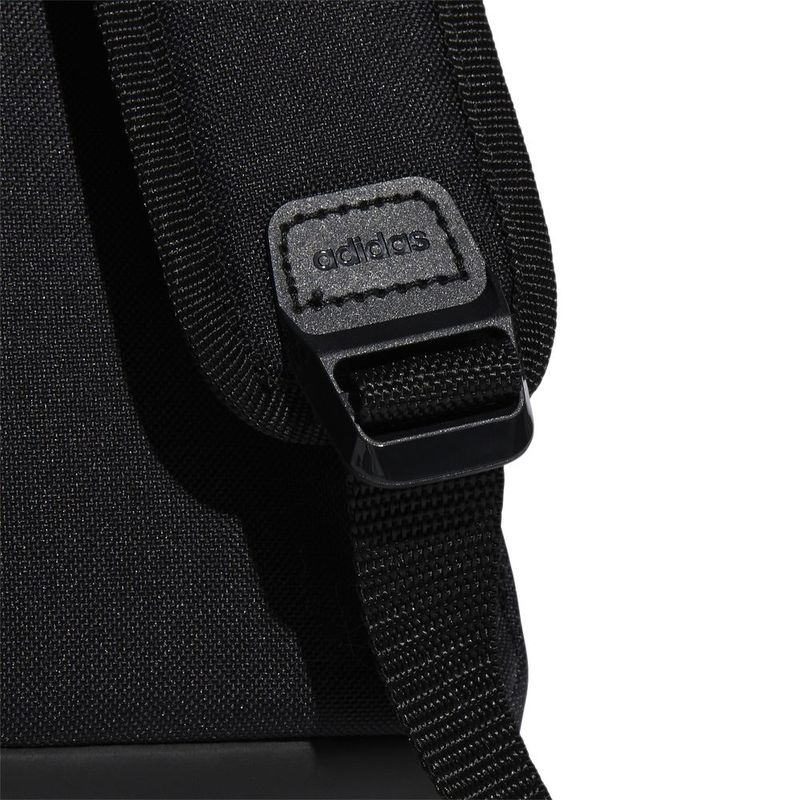 Morral-adidas-para-hombre-Lin-Clas-Bp-Day-para-moda-color-negro.-Detalle-2