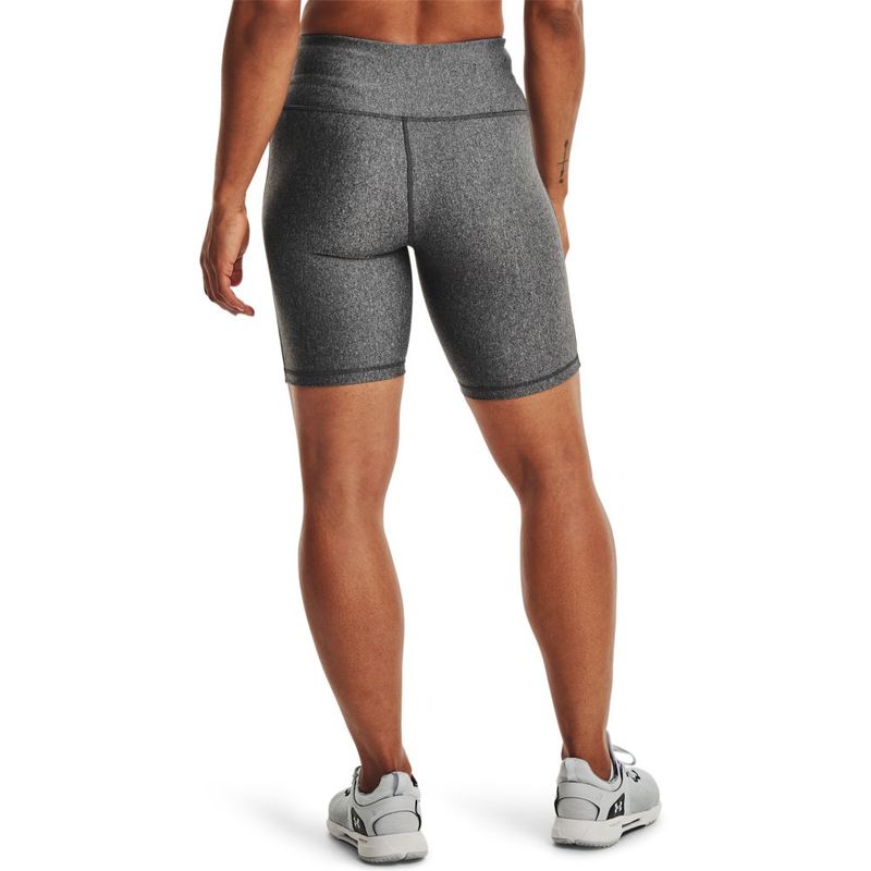 Pantaloneta-under-armour-para-mujer-Hg-Armour-Bike-Short-para-entrenamiento-color-gris.-Reverso-Sobre-Modelo