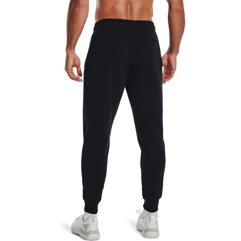 Pantalon-under-armour-para-hombre-Ua-Pjt-Rock-Rival-Flc-Jogger-para-entrenamiento-color-negro.-Reverso-Sobre-Modelo