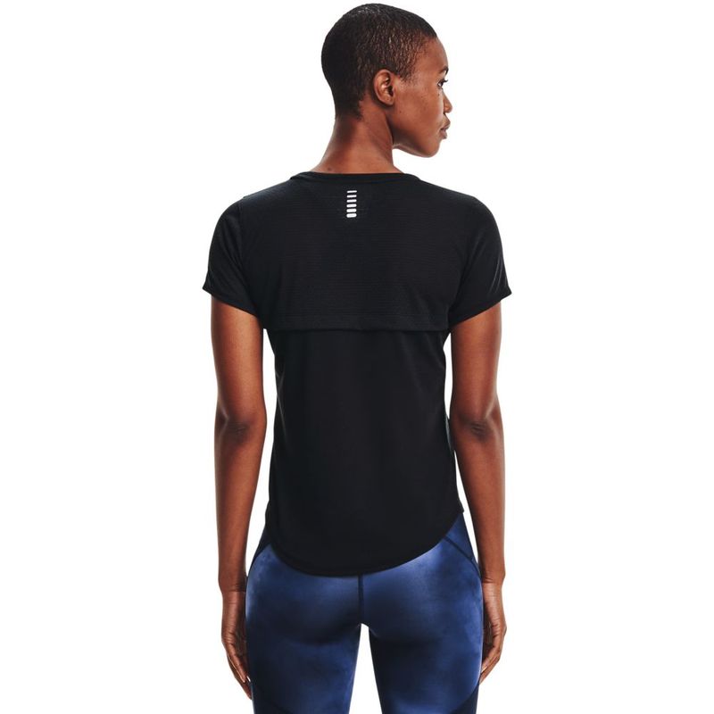 Camiseta-Manga-Corta-under-armour-para-mujer-Ua-Streaker-Ss-para-correr-color-negro.-Reverso-Sobre-Modelo